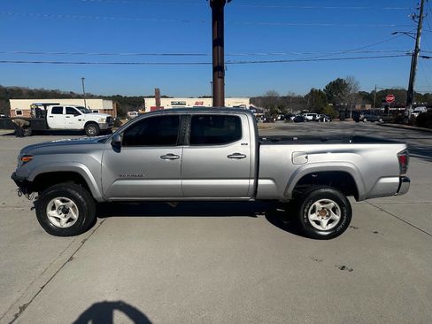 Used 2016 Toyota Tacoma SR5 w/ SR5 Appearance Package (SN) image 12