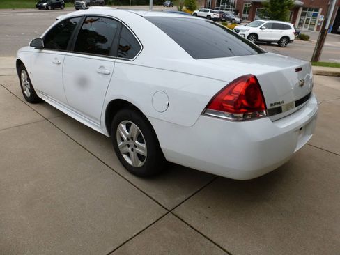 Used 2010 Chevrolet Impala LS FWD image 3