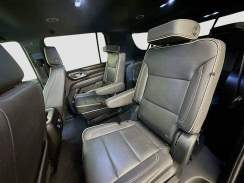 Used 2023 Chevrolet Suburban Premier image 29
