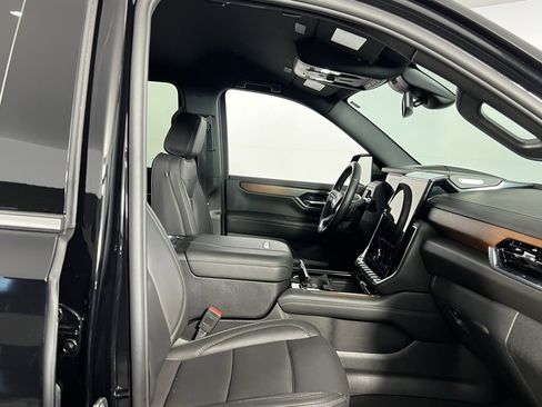 Used 2025 GMC Yukon XL Denali image 34