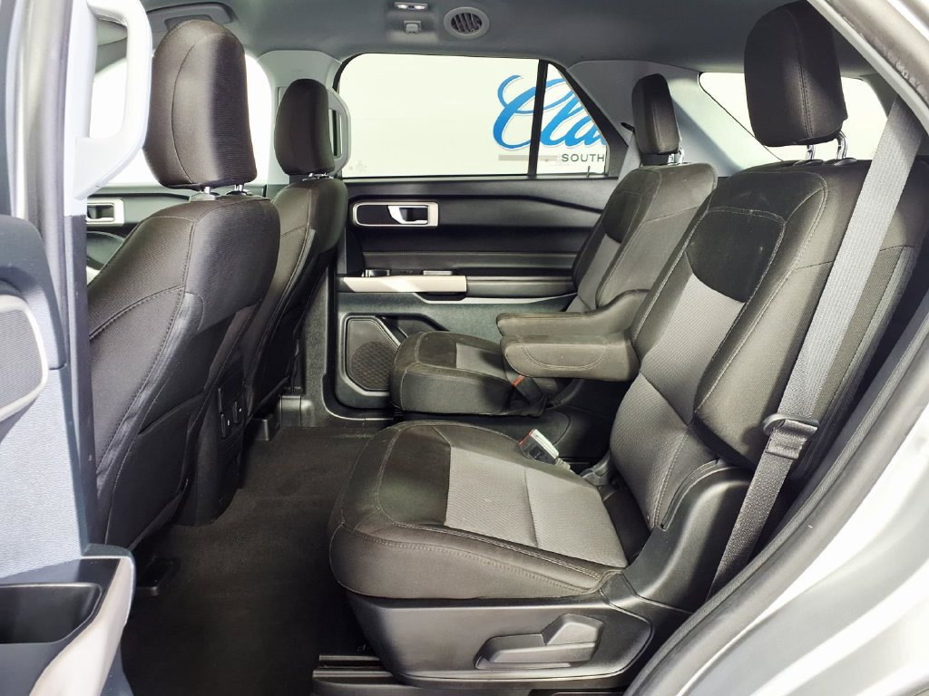 Used 2024 Ford Explorer XLT RWD image 8