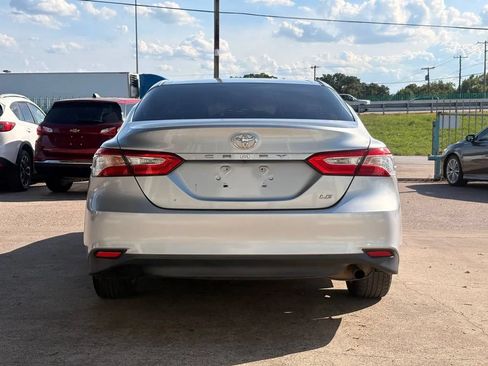 Used 2018 Toyota Camry LE FWD image 4