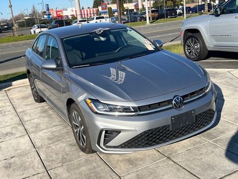 Used 2025 Volkswagen Jetta S image 7