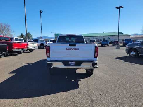 Used 2024 GMC Sierra 3500 SLE w/ SLE Convenience Package image 4