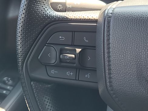 Used 2025 Toyota Tacoma SR AWD/4WD image 14