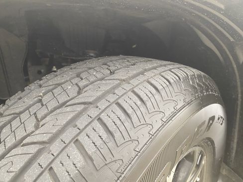 Used 2024 Nissan Titan SV w/ SV Convenience Package image 41