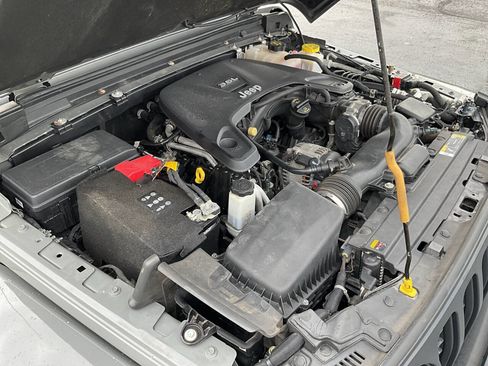 Used 2021 Jeep Gladiator Sport AWD/4WD image 32