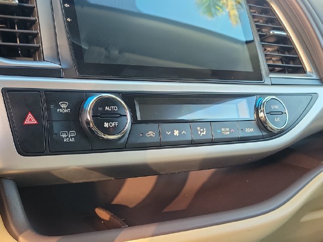 Used 2018 Toyota Highlander XLE FWD image 25
