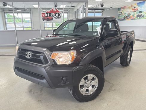 Used 2014 Toyota Tacoma 4x4 Regular Cab image 1