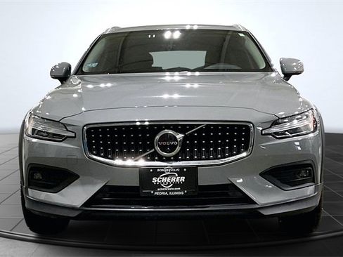 Certified 2025 Volvo V60 B5 Cross Country Plus image 3