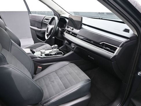 Used 2025 Mitsubishi Outlander SE image 32