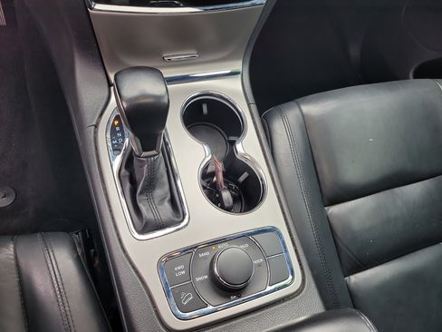 Used 2022 Jeep Grand Cherokee Limited image 25