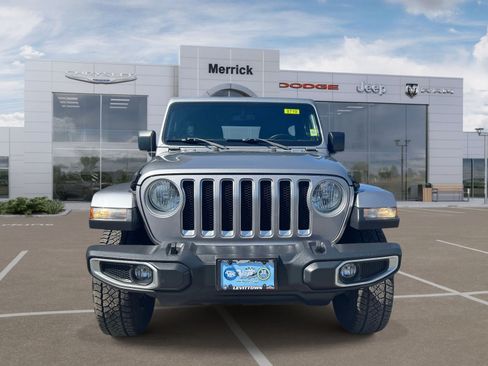 Used 2018 Jeep Wrangler Unlimited Sahara AWD/4WD image 3
