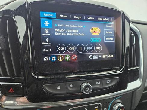 Used 2023 Chevrolet Traverse LT image 12