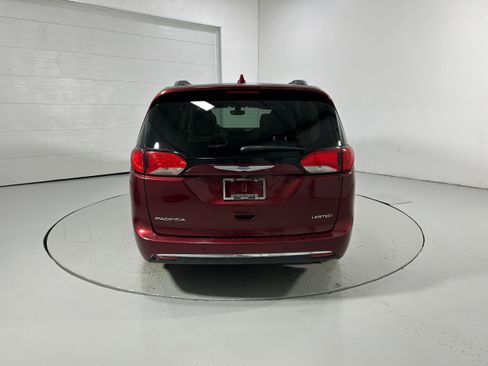 Used 2020 Chrysler Pacifica Limited image 36