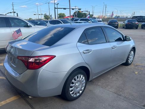 Used 2017 Toyota Corolla LE FWD image 6