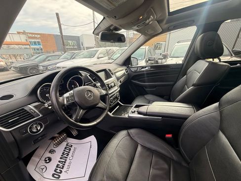 Used 2015 Mercedes-Benz ML 400 4MATIC w/ Lighting Package image 12