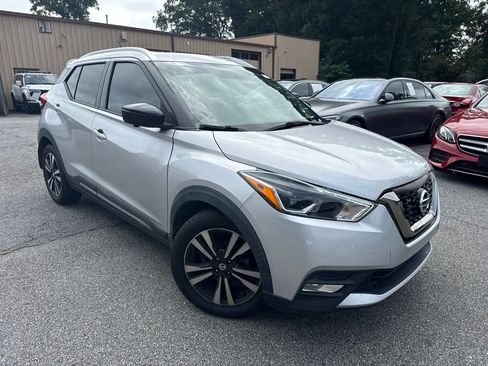 Used 2019 Nissan Kicks SR w/ SR Premium Package FWD image 2