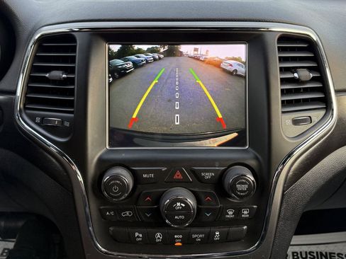Used 2018 Jeep Grand Cherokee Altitude RWD image 17