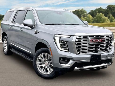 Used 2025 GMC Yukon XL Denali AWD/4WD image 2