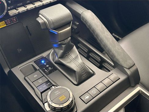 Certified 2025 Toyota Tacoma Limited AWD/4WD image 28