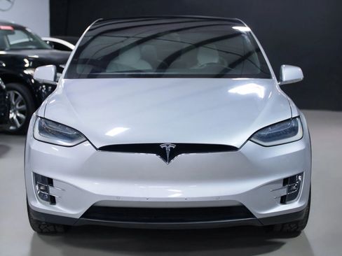 Used 2017 Tesla Model X 90D image 3