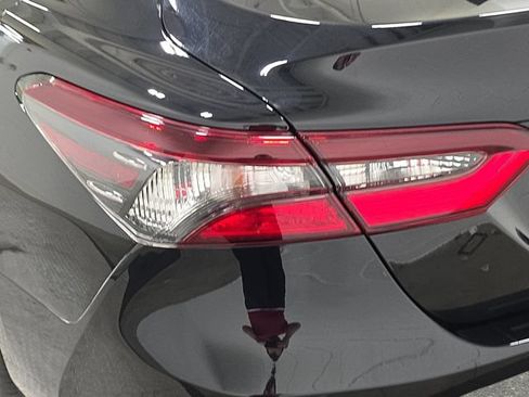 Used 2021 Toyota Camry LE FWD image 31