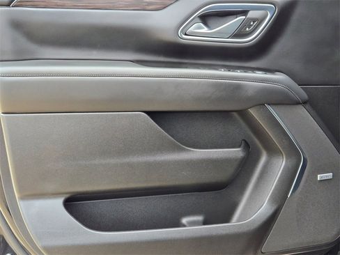 Used 2024 Chevrolet Suburban Z71 w/ Off-Road Capability Package image 11