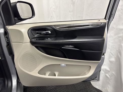 Used 2019 Dodge Grand Caravan SE image 25