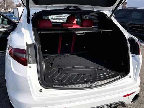 Used 2022 Alfa Romeo Stelvio Veloce image 27