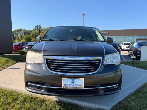 Used 2012 Chrysler Town & Country Touring w/ Entertainment Group #1 FWD image 12