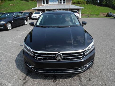 Used 2018 Volkswagen Passat 2.0T SE FWD image 9