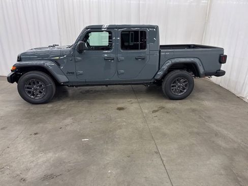 New 2025 Jeep Gladiator Sport image 29