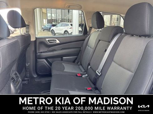 Used 2020 Nissan Pathfinder S FWD image 25