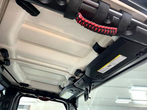 Used 2018 Jeep Wrangler Unlimited Sport S image 23