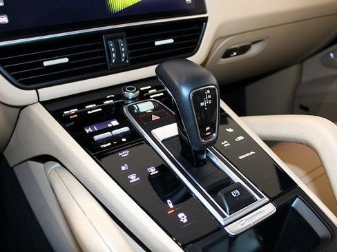 Certified 2023 Porsche Cayenne image 15