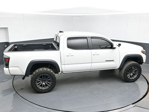 Used 2019 Toyota Tacoma TRD Off-Road w/ Technology Package image 39