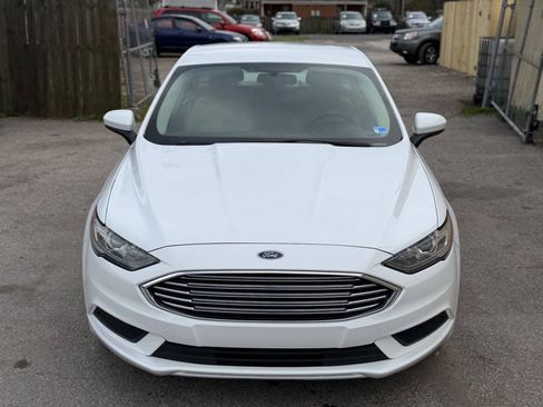Used 2018 Ford Fusion SE FWD image 2