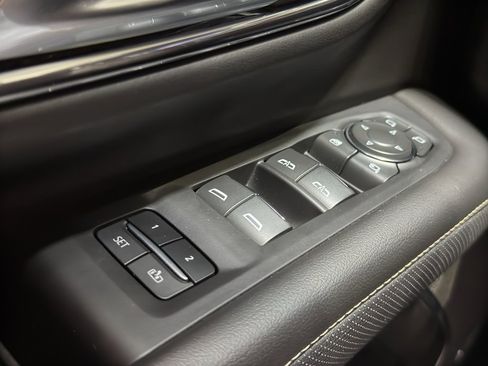 Used 2024 Chevrolet Suburban Premier image 34