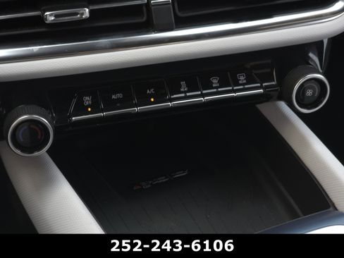 Used 2025 Chevrolet Equinox EV LT FWD image 14