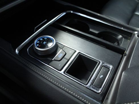 Used 2023 Ford Expedition XLT image 23