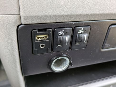 Used 2015 Toyota Sienna Limited image 24