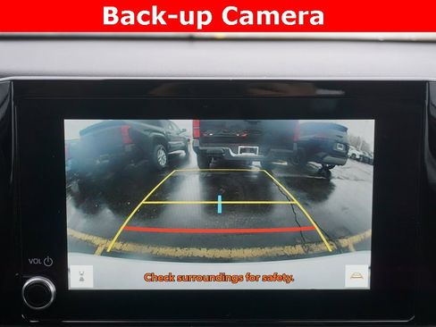 Used 2025 Toyota Camry SE w/ Convenience Package image 9