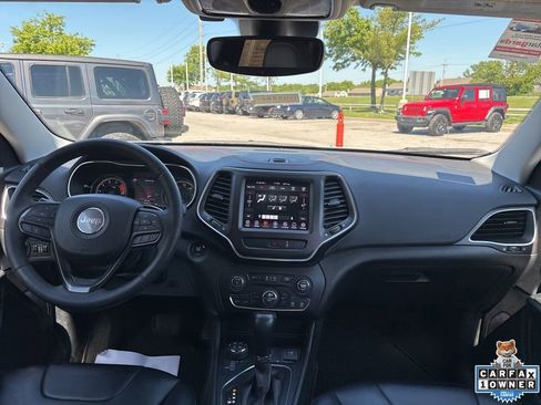 Used 2022 Jeep Cherokee Trailhawk w/ Comfort/Convenience Group AWD/4WD image 2