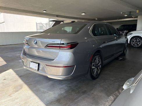 Used 2023 BMW i7 xDrive60 w/ Executive Package 2 AWD/4WD image 7