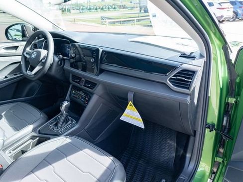 New 2026 Volkswagen Taos SE image 40