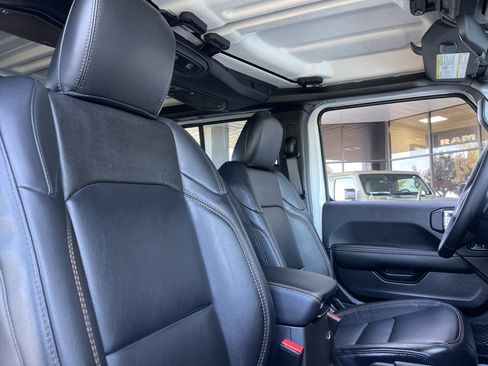 New 2025 Jeep Gladiator Sport image 26