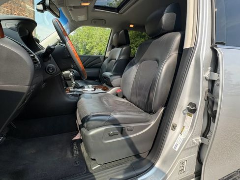 Used 2016 INFINITI QX80 4WD w/ Deluxe Technology Package image 2