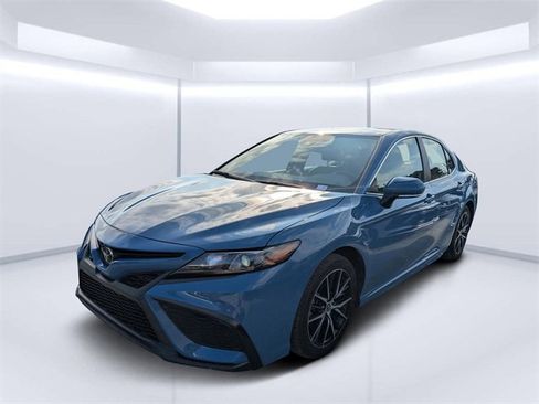 Used 2024 Toyota Camry SE image 7