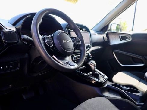 Used 2023 Kia Soul S FWD image 6